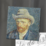 Aimant Autoportrait | Vincent Van Gogh<br><div class="desc">Self-Portrait with Grey Felt Casquette (1887) de l'artiste post-impressionniste néerlandais Vincent Van Gogh. Van Gogh s'est souvent utilisé comme modèle pour pratiquer la peinture artistique. Il est clair qu'il avait étudié la technique du pointillisme, mais ses coups de pinceau ne sont pas systématiques et il a appliqué les marques de...</div>