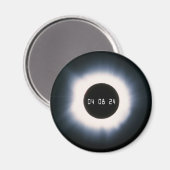 Aimant Avril 2024 Éclipse solaire totale en noir et blanc (Recto/Verso)
