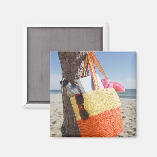 Aimant Bag Hanging On Tree Trunk (Recto/Verso)