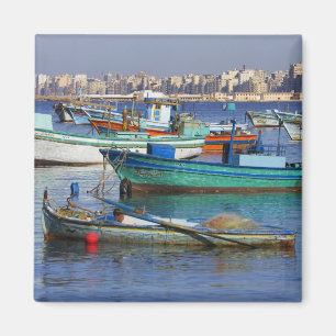 Aimant Bateaux de pêche colorés dans le port de