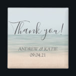 Aimant Beach Front Vintage Hawaii Mariage Merci<br><div class="desc">Donnez à vos invités un souvenir à votre mariage et à votre express votre coeur a ressenti de la gratitude avec cet élégant aimant en face de la plage arrière - plan et une calligraphie disant "merci!". Personnalisez le nom et la date du mariage.</div>