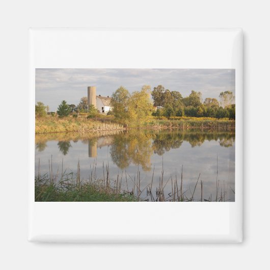 Aimant Belle grange reflétée dans l'eau (Devant)