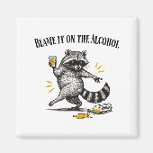Aimant Blame It On The Alcohol Drunk Raccoon Meme Trashed (Devant)