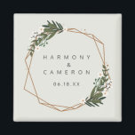 Aimant Boho d'or géométrique vert mariage Faveur<br><div class="desc">Un aimant de mariage boho moderne avec vos noms et date à l'intérieur d'un cadre géométrique or entouré de verdure et de fleurs blanches. Un design botanique parfait pour une fête bohème en été. Ces magnets personnalisés font de grands mariages faveurs que vos invités voudront garder. Cadre avec l'aimable autorisation...</div>