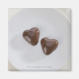 Aimant Bonbons au chocolat en forme de coeur d'un plat