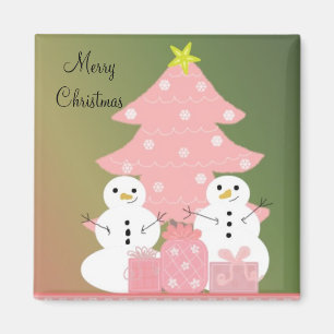 Aimant Bonhommes de neige près d'un sapin de Noël rose