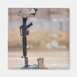 Aimant Bottes, fusil, étiquettes de chien, et casque