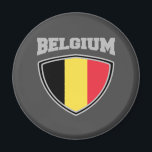 Aimant Bouclier indicateur Belgique<br><div class="desc">Le drapeau national de la Belgique est infusé en forme de bouclier et assis sous le nom du pays.</div>