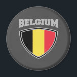 Aimant Bouclier indicateur Belgique<br><div class="desc">Le drapeau national de la Belgique est infusé en forme de bouclier et assis sous le nom du pays.</div>
