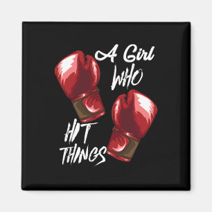 Aimant Boxe féminine Kickboxing Une fille qui frappe des
