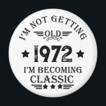 Aimant Cadeau d'anniversaire vintage personnalisé<br><div class="desc">Vous pouvez ajouter un peu d'originalité à votre collection de placards avec ce design graphique d'anniversaire classique vintage avec une police de typographie impressionnante, est une excellente idée cadeau pour les hommes, femmes, maris, femme petite amie, et un petit ami qui aimeront cette oeuvre unique. Le meilleur cadeau de vacances...</div>