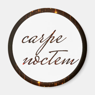 Aimant Carpe Noctem saisissent la citation latine de nuit