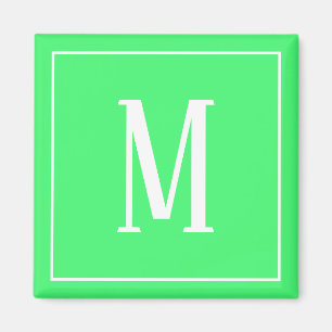 Aimant carré Monogramme blanc sur fond vert clair