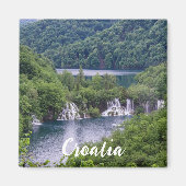 Aimant Cascade cascade avec forêt verte en Croatie (Devant)