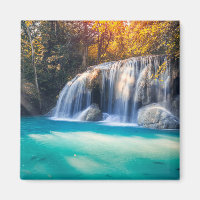 Cascade d'Erawan dans la province de Kanjanaburi T