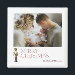 Aimant Casse-noix moderne Joyeux Noël Typographie<br><div class="desc">Entrez dans l'esprit de vacances avec ce Black Casse-Noisette Moderne Joyeux Magnet de Typographie de Noël. Ce bel aimant vient compléter votre décor et apporte un sourire à tous ceux qui le voient ! La typographie bordeaux festive se démarque de l'image de noisette aquarelle, lui donnant un look vraiment unique....</div>