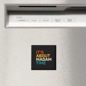 Aimant C'est à propos de Madame Time Kamala Harris Electi (In Situ (Lave-vaisselle))