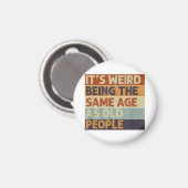 Aimant C'est bizarre d'être le même âge que les personnes (Recto/Verso)