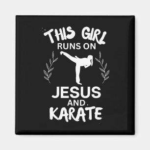 Aimant Cette Fille Fonctionne Sur Jésus Et Karate Christi