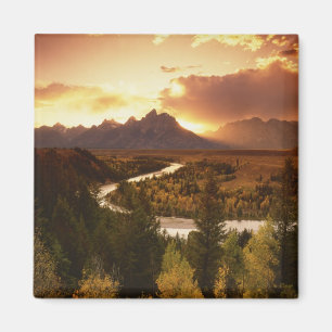 Aimant Chaîne Teton au coucher du soleil, depuis la riviè