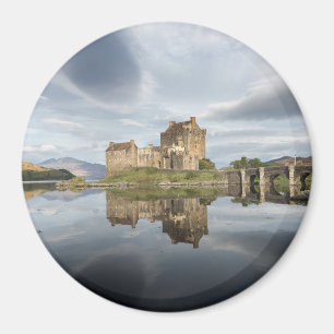 Aimant Château d'Eilean Donan avec la réflexion en Ecos