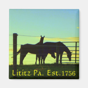 Aimant Chevaux au coucher du soleil dans la PA de Lititz.