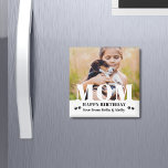 Aimant Chien Maman Joyeux Anniversaire Moderne Photo pers<br><div class="desc">Chien Maman Joyeux Anniversaire Moderne Magnets de photos personnalisés. Ce design moderne comprend un texte blanc "MOM" superposé sur votre photo préférée sur un arrière - plan blanc avec le texte éditable "Joyeux anniversaire (votre texte et votre nom)" est écrit dans la typographie moderne accentuée d'empreintes de pattes. Personnalisez le...</div>