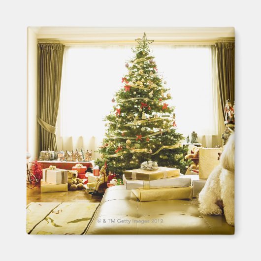 Aimant chien posant devant le sapin de Noël (Devant)