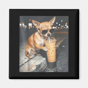 Aimant Chihuahua buvant un café glacé mème animal drôle