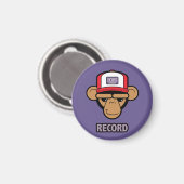 Aimant Chimp avec cassette sur son casquette (Recto/Verso)