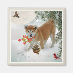 Aimant Chiot d'Akita jouant dans la neige