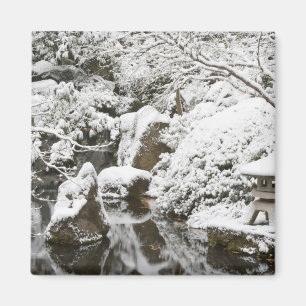Aimant Chutes de neige dans le jardin japonais de Portlan