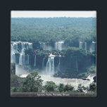 Aimant Chutes d'Iguacu, Parana, Brésil<br><div class="desc">Iguacu Falls,  Parana,  Brésil Belles chutes d'Iguacu,  Parana,  don du Brésil et d'autres paysages du monde entier.</div>