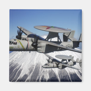 Aimant Conduite de deux E-2C Hawkeyes un flyby