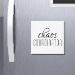 Aimant Coordinateur du Chaos Texte typographique<br><div class="desc">Un design simple de "coordinateur du chaos" dans un amusant texte typographique noir. Parfait pour cette maman occupée,  enseignant,  chef d'équipe sportive ou patron de travail.</div>