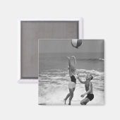 Aimant Couple jouant avec un Beachball (Recto/Verso)