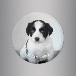 Aimant Créer votre propre animal de compagnie Nom de la p<br><div class="desc">Créez votre propre aimant personnalisé mignon avec votre photo d'animal de compagnie et votre texte. Ajoutez facilement votre photo, nom et année de chien/chat/bébé dans la barre latérale. Le texte apparaîtra au-dessus du bas de votre photo en texte blanc incurvé. Fabrique un grand fourre de stockage pour les amoureux de...</div>