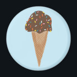Aimant Crème glacée au chocolat avec arrosage arc-en-ciel<br><div class="desc">Yummy crème glacée au chocolat ! Regardez cet aimant avec l'illustration d'un mignon cône de crème glacée au chocolat avec des arroses arc-en-ciel. Et regardez mon magasin pour plus de glaces, tacos, brocoli, citrons et toutes sortes de choses amusantes ! Vous pouvez toujours ajouter votre propre texte. Faites-moi savoir si...</div>