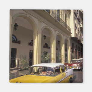 Aimant Cuba, La Havane. Chevys colorés des années 1950