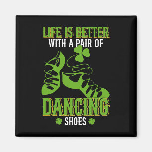 Aimant Danse Irlandaise Avec Une Paire De Chaussures Dans