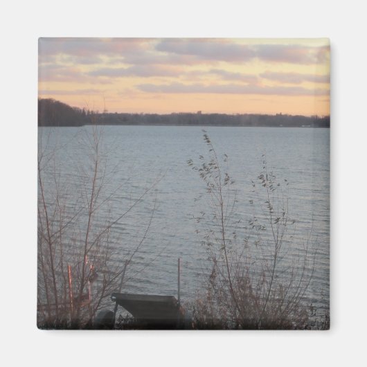 Aimant de coucher de soleil sur la rive du lac (Devant)