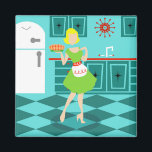 Aimant de cuisine rétro<br><div class="desc">Avec ce Retro Kitchen Magnet, vous pouvez avoir votre tarte et le manger, aussi. Ce dessin d'art kitsch et minimaliste présente une femme au foyer des années 50, dans sa cuisine moderne du milieu du siècle. Le beau boulanger porte une robe verte et bondissante et un tablier blanc aux détails...</div>