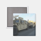 Aimant Des Humvees s'assoient sur la jetée de Morehead Ci (Recto/Verso)