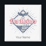 Aimant Des Moines City Iowa États-Unis Vintage USA<br><div class="desc">Des Moines en Iowa, capitale de l'Amérique, Aigle vintage design souvenir. Des Moines rétro ville Drapeau américain design pour voyager aux États-Unis et l'Iowa ou des vacances dans Polk Comté. Des Moines avec aigle pour vacances aux Etats-Unis. Capitale des Moines aux Etats-Unis avec drapeau américain vintage aigle souvenir pour les...</div>