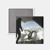 Aimant Des parachutistes sautent à l'arrière d'un C-130 (Recto/Verso)