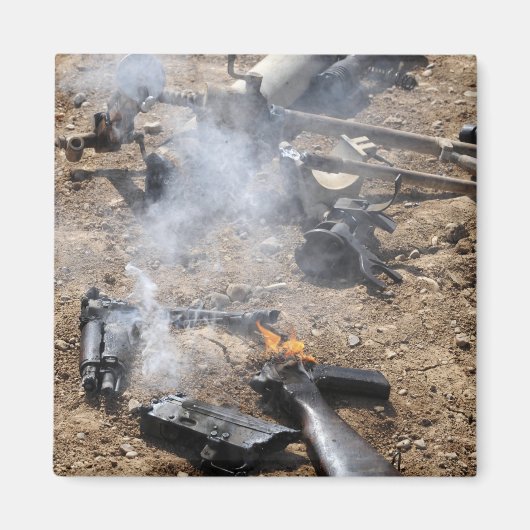 Aimant Des pièces d'armes ennemies sont mises à la dispos (Devant)