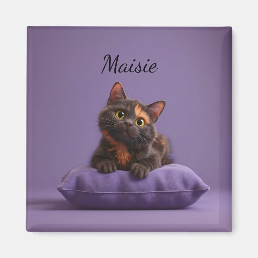 Aimant Dessin Tortoiseshell Kitten sur coussin pourpre (Devant)