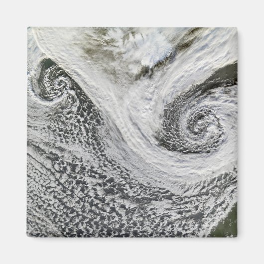 Aimant Deux cyclones formés en tandem au sud de l'Islande (Devant)