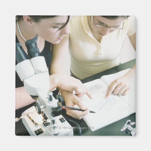 Aimant Deux filles au microscope (Devant)