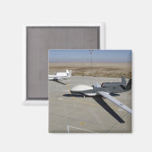 Aimant Deux Global Hawks stationnés sur une rampe (Recto/Verso)